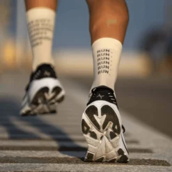 Calcetines Sporcks Just Run Crema Gris -Ciclismo Tienda calcetines sporcks just run crema gris 2