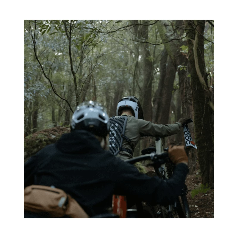 Casco POC Axion Negro Azul Eléctrico Metalizado Mate 9 Casco POC Axion Negro Azul Eléctrico Metalizado Mate - Imagen 7